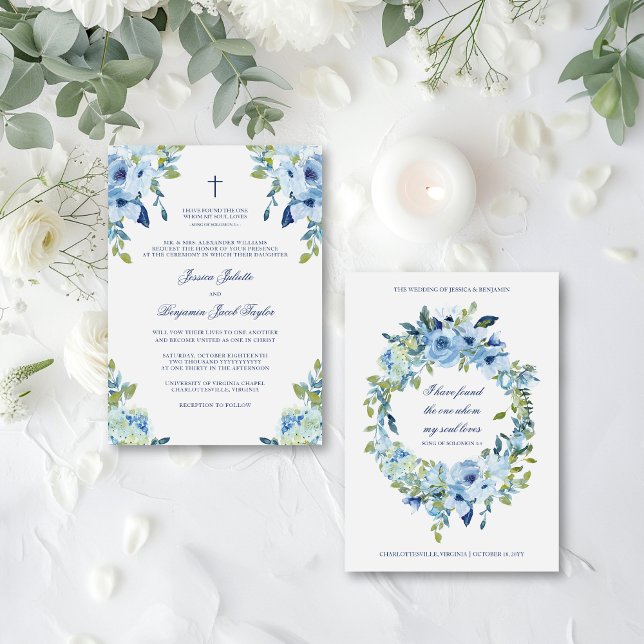 Convite Casamento Cristão Azul-Dusty Floral Elegante (This Christian wedding invitation includes blue watercolor flowers, a delicate cross & a Bible verse)
