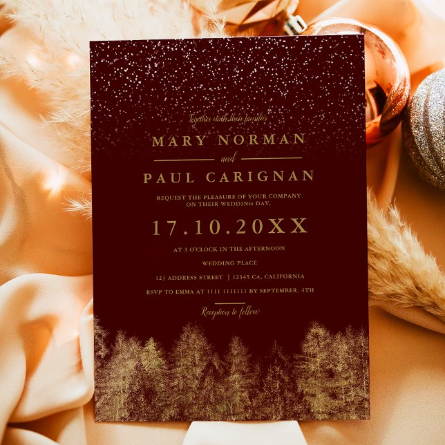 Convite Casamento da floresta de pinheiros-da-índia (Winter snow burgundy pine trees forest wedding invitation)