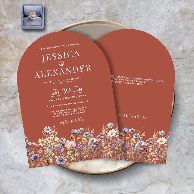 Convite Casamento de Arcos Elegantes de Terracotta Wildflo (Dusty Blue Wildflowers Elegant Terracotta Arch Wedding Invitation with Optional Info on Back.)