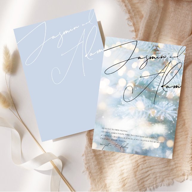 Convite Casamento de Árvore de Natal com Bokeh Azul de Inv (Winter Blue Bohke Christmas Tree Festive Wedding Invitation)