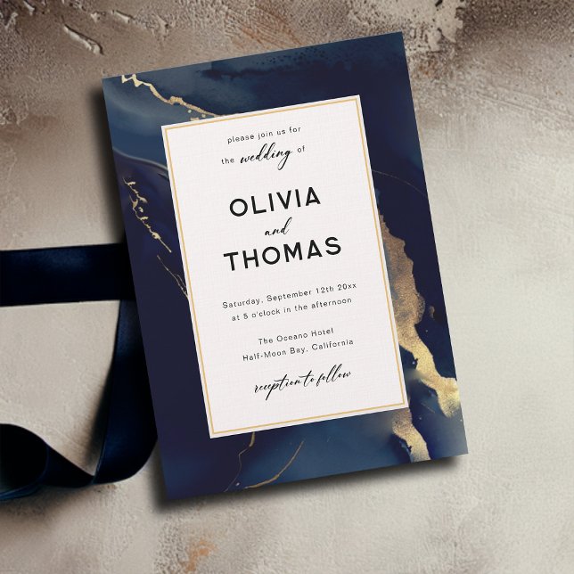 Convite Casamento de Boho Beach Elegante com Frame Dourado (modern frame navy gold beach wedding invitation minimalist elegant bohemian romantic calligraphy)