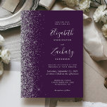 Convite Casamento de Borda Glitter de Prata Roxo Moderno E<br><div class="desc">A margem esquerda deste elegante convite de casamento moderno apresenta um design de cintilação de prata. O texto personalizável combina a escrita manual de cinzas prateadas,  fontes copperplate e itálico em um fundo roxo escuro. O verso apresenta um design de brilho roxo e prateado correspondente.</div>