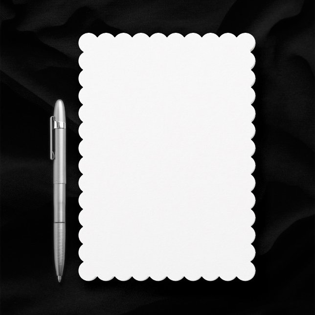 Convite Casamento de Bordas Brancas Escalonadas de Vazio S (Scalloped edge white wedding invitation sample. Pen for scale.)