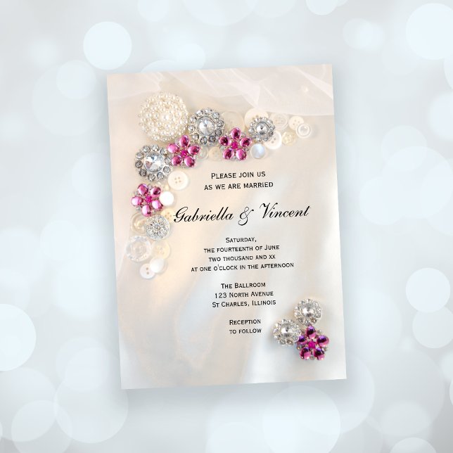 Convite Casamento de Botões Brancos e Diamantes Rosa Faux (Invite guests to your elegant marriage with the pretty Pink Diamond Buttons Wedding Invitation.)