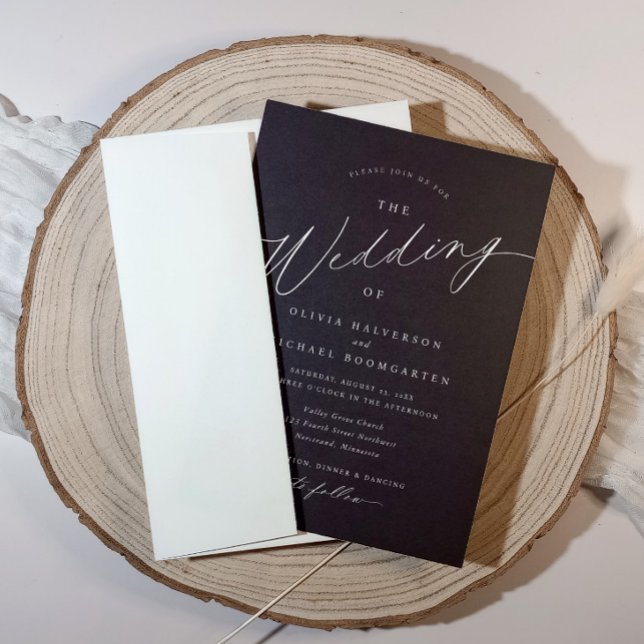 Convite Casamento de Caligrafia Moderna em Preto e Branco  (Elegant black with white text wedding invitation featuring classic modern calligraphy.)