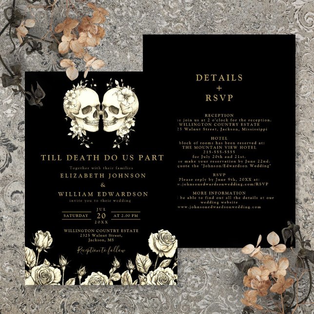 Convite Casamento de Crânios Góticos Preto e Dourado Tudo  (All In One Black And Gold Gothic Skulls Wedding Invitation)