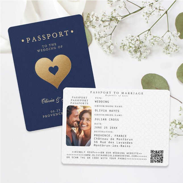 Convite Casamento de Destino de Corações Dourados do Passa (passport wedding invitation card destination getaway navy blue faux gold hearts modern classy)
