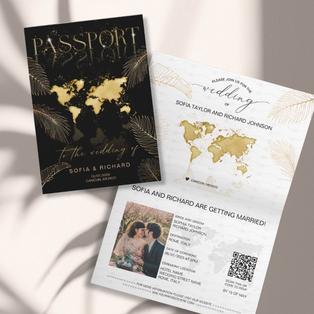 Convite Casamento de Destino Tropical Código QR de Passapo (elegant passport wedding invitation with gold world map and palm leaves )