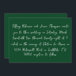 Convite \Casamento de Estilo de Manuscrito Branco e Flores<br><div class="desc">Os detalhes do casamento estão listados em estilo manuscrito,  texto branco. O verso do convite é um verde florestal sólido com texto branco para a data.</div>