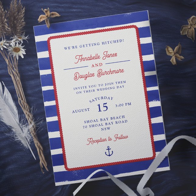 Convite Casamento de faixas de cor azul-russas náuticas (Nautical wedding invitation with blue and white watercolor stripes background)