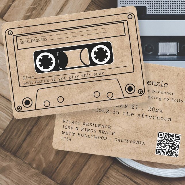 Convite Casamento de fita retrorativa do estilo 80s (80s Style Retro Music Tape Wedding Invitation by Ricaso. Modern quirky invites for the fun couple)