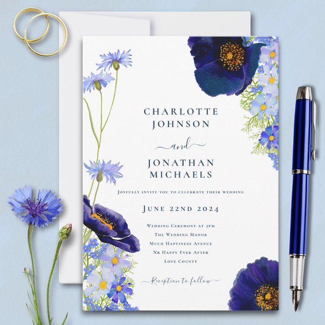 Convite Casamento de Flor Selvagem Azul-Elegante Marinho M (Modern wildflower blue wedding invitation with watercolor florals and elegant typography )