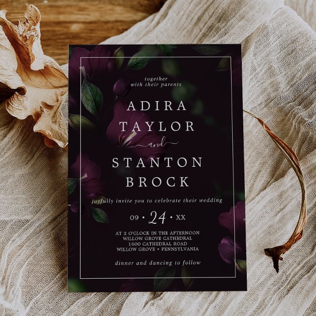 Convite Casamento de Flores Roxas Sombrias | Padrão Preto (Moody Purple Blooms | Black Pattern Wedding Invitation)