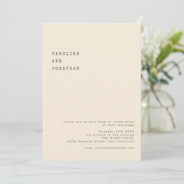 Convite Casamento de Fontes da Máquina de Letras de Creme  (Em pé/Frente)