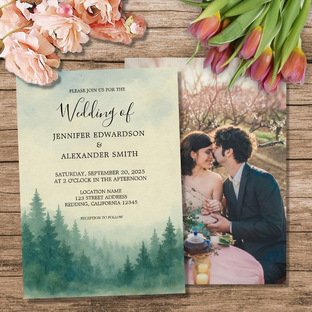 Convite Casamento de foto da floresta de pinheiro (Watercolor pine tree forest photo wedding invitation. For your rustic wedding.)