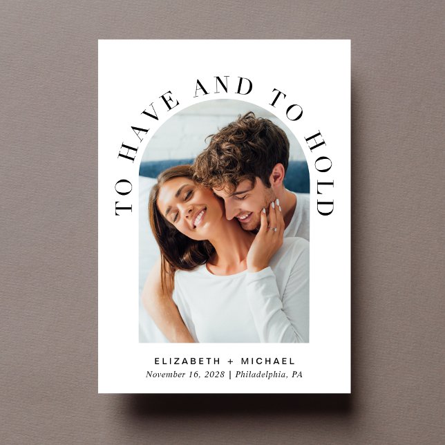 Convite Casamento de Foto em Arch Moderno (Celebrate your love story with an invitation showcasing your favorite photo in an elegant arch frame)