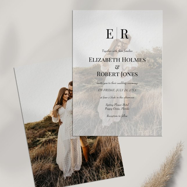 Convite Casamento de Foto Personalizada com Monograma Mode (Modern Elegant Monogram Custom Photo Wedding Invitation on a white table with dry flower.)