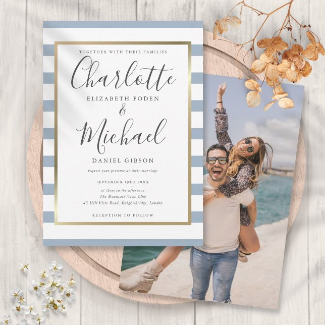 Convite Casamento de Fotografia de Script de Stripe Azul E (Elegant Dusty Blue Stripe Script Photo Wedding Invitation)