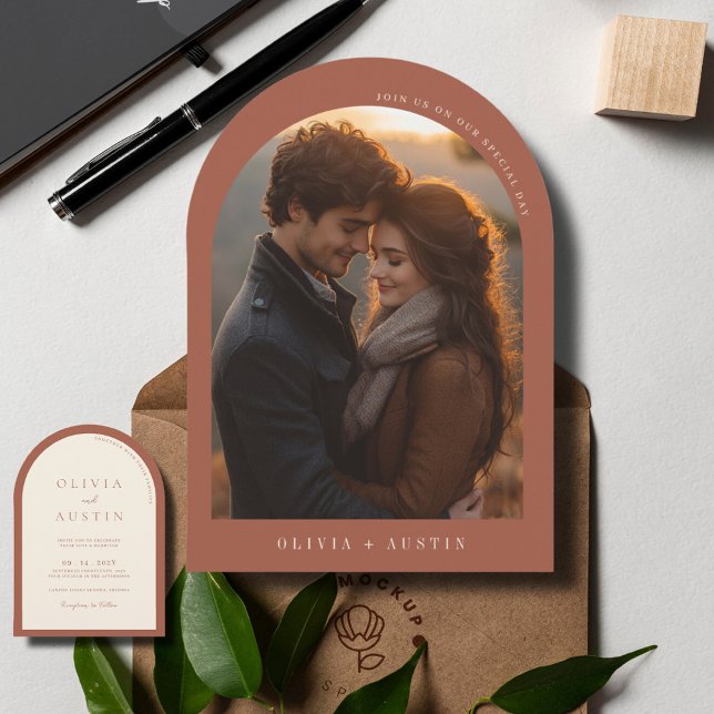 Convite Casamento de Fotografia do Arch Terracotta Minimal (Criador carregado)