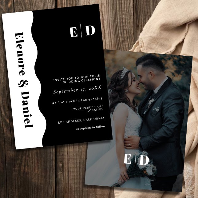 Convite Casamento de Fotografias a Preto e Branco do Monog (Side Wave Monogram Black & White Photo Wedding Invitation)