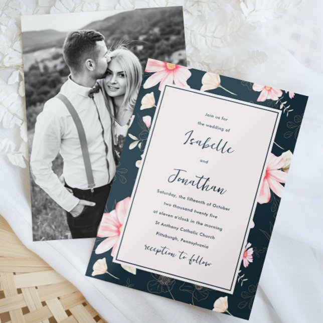 Convite Casamento de Fotografias com Padrão Floral Azul bo (This pretty blue wedding invitation features whimsical pink flowers and pretty script with one photo)