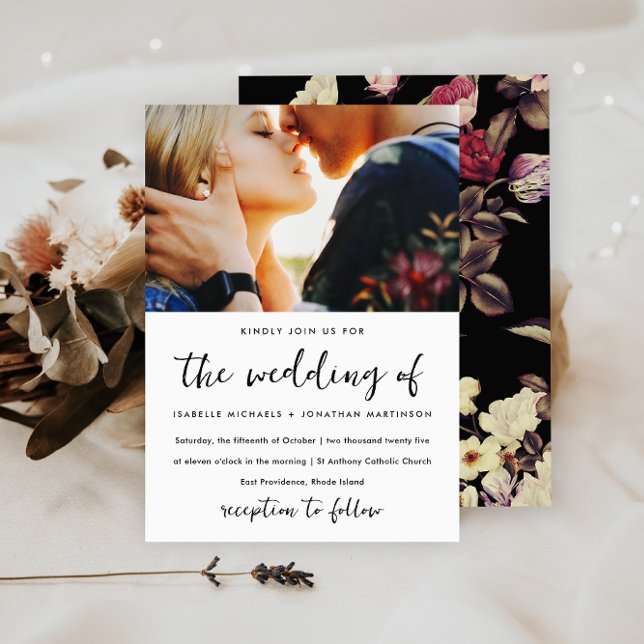 Convite Casamento de Fotografias com Padrão Floral Moody (This beautiful floral wedding white invitation is also available in black and ivory.)