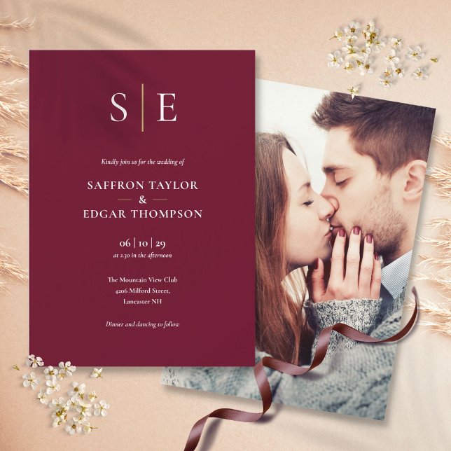 Convite Casamento De Fotografias Da Burgundy E Do Monogram (Burgundy And Gold Monogram Photo Wedding Invitation)