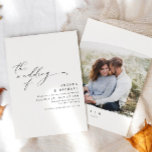 Convite Casamento de Fotografias Elegante Moderno Simples<br><div class="desc">Este elegante convite de casamento de fotos modernas mostra sua foto na parte de trás e um roteiro elegante na frente. É único e elegante.</div>