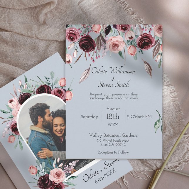 Convite Casamento de Fotografias Florais Dusty Blue e Burg (Rustic Country Dusty Blue Blush and Burgundy Photo Wedding Invitation)