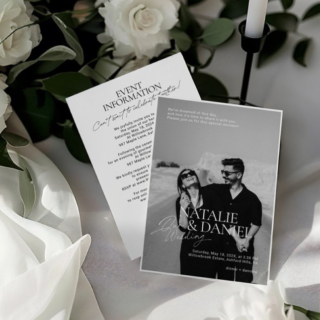 Convite Casamento de Fotografias Pretas e Brancas Modernas (All-in-One Modern Black & White Photo Wedding Invitation)