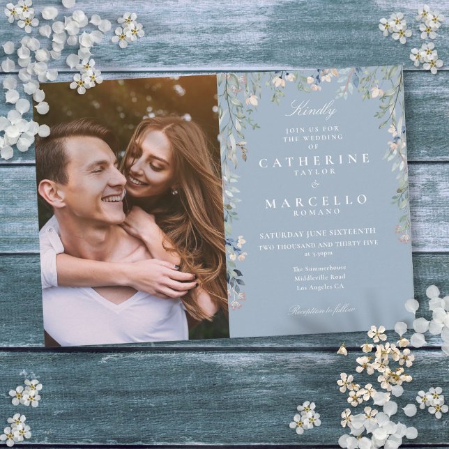 Convite Casamento de Fotos de Flores Selvagens Azuis Dusty (Dusty Blue Floral Wildflowers Photo Wedding Invitation)