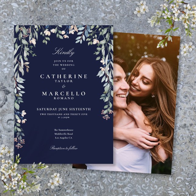 Convite Casamento de Fotos Floral de Flores Azul-marinho (Navy Blue Wildflowers Floral Photo Wedding Invitation)