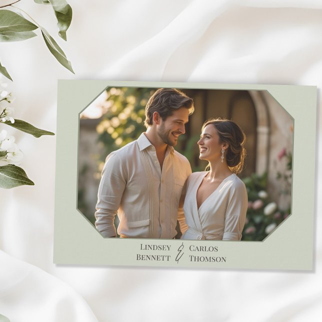 Convite Casamento de fotos verdes com traços mínimos (Criador carregado)