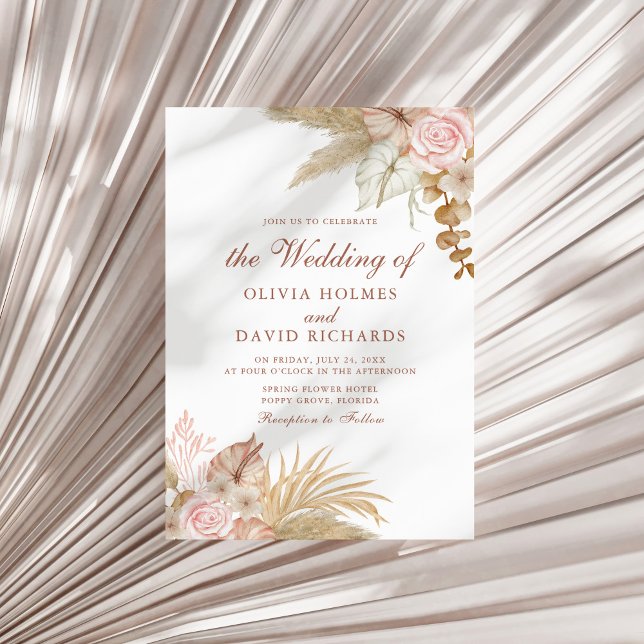 Convite Casamento de Grass de Pampas Floral Modern Boho (Modern Boho Floral Pampas Grass Wedding Invitation on a sunny neutral dry palm leaf.)