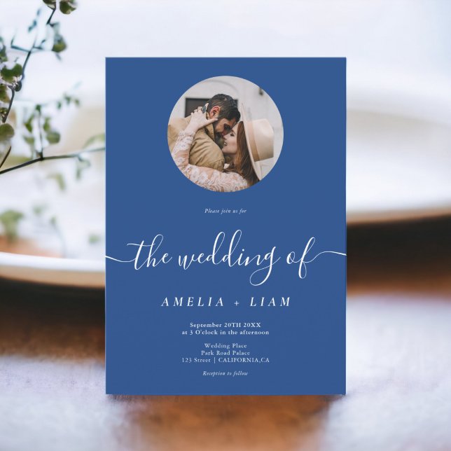 Convite Casamento de guião azul simples e elegante (Simple elegant blue white photo script wedding invitation)