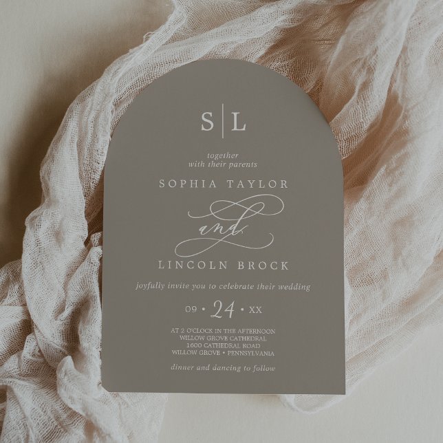 Convite Casamento de Monograma Elegante de Taupe Russo de  (SOPHIA Arch Rustic Taupe Elegant Monogram Wedding Invitation)