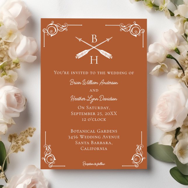 Convite Casamento de Monograma Laranja Queimado e Setas (Burnt Orange Monogram and Arrows Wedding Invitation)
