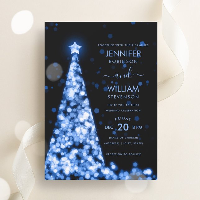 Convite Casamento de Natal de Árvore Azul com Script Festi (Modern Festive Script Blue Tree Christmas Wedding Invitation)