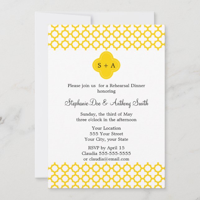 Convite Casamento de Padrão de Quatrefoil Amarelo Monogram (Frente)