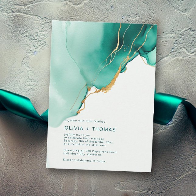 Convite Casamento de Praia das Ondas Douradas Modernas Eme (modern emerald green wedding invitation gold ocean beach waves romantic elegant bohemian typography)