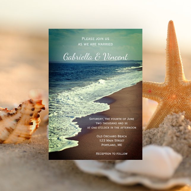 Convite Casamento de praia e oceano (Invite guests to your destination marriage ceremony with the Ocean and Beach Wedding Invitation.)