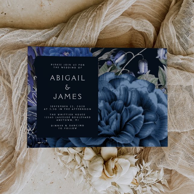 Convite Casamento de Prata Azul Marinho Floral Escuro Eleg (The perfect choice for a romantic navy blue and silver themed wedding.)