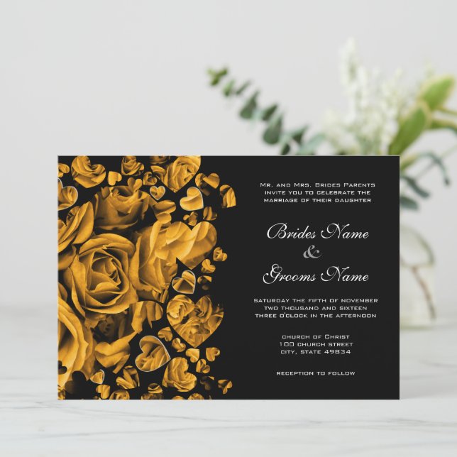 Convite Casamento de Rosas Coração de Ouro Elegante (Em pé/Frente)