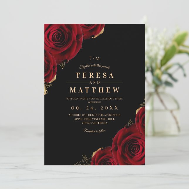 Convite Casamento de Rosas Pretas e Burgundy Modernas (Em pé/Frente)