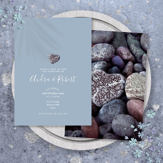 Convite Casamento de roteiro de coração de seixo minimalis (Simple Minimalist Pebble Heart Script Wedding Invitation)