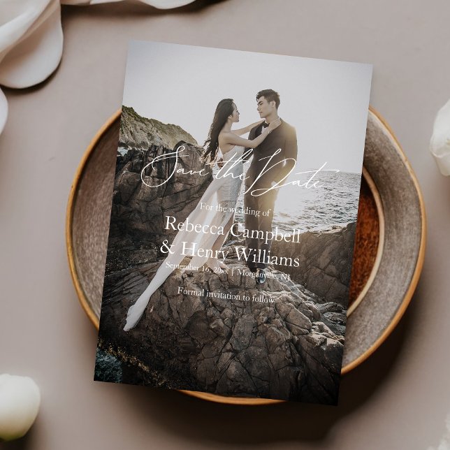 Convite Casamento de Script Elegante de Foto Moderno Salve (Make your special day unforgettable with our beautifully designed Save the Date photo invitation.)