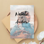 Convite Casamento de Script Minimalista Simples de Sobrepo<br><div class="desc">Um simples e casual convite de casamento elegante,  com uma camada de fotos do casal e uma letra minimalista de tipografia dos detalhes do casamento.</div>