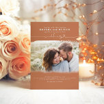 Convite Casamento de Sobreposição de Fotos Terracotta com<br><div class="desc">Modernos e mínimos convites para fotos de casamento</div>
