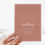Convite Casamento de Terracotta com Caligrafia Minimalista<br><div class="desc">Este convite de casamento para a caligrafia minimalista é perfeito para um casamento moderno. O design simples e elegante apresenta a tipografia de scripts clássicos e de rico.</div>