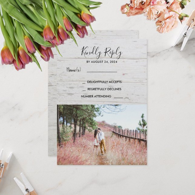 Convite Casamento do país RSVP com foto elegante de madeir (Rustic wood elegant photo RSVP country Wedding Invitation.)